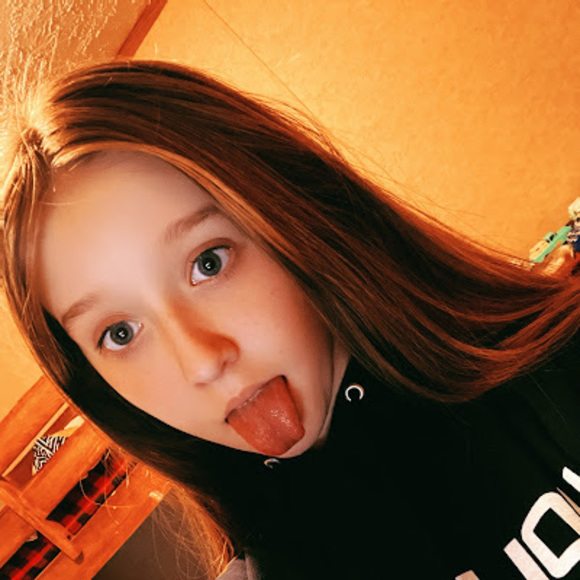 Meet your Posher, Emily - Picture 1 of 1